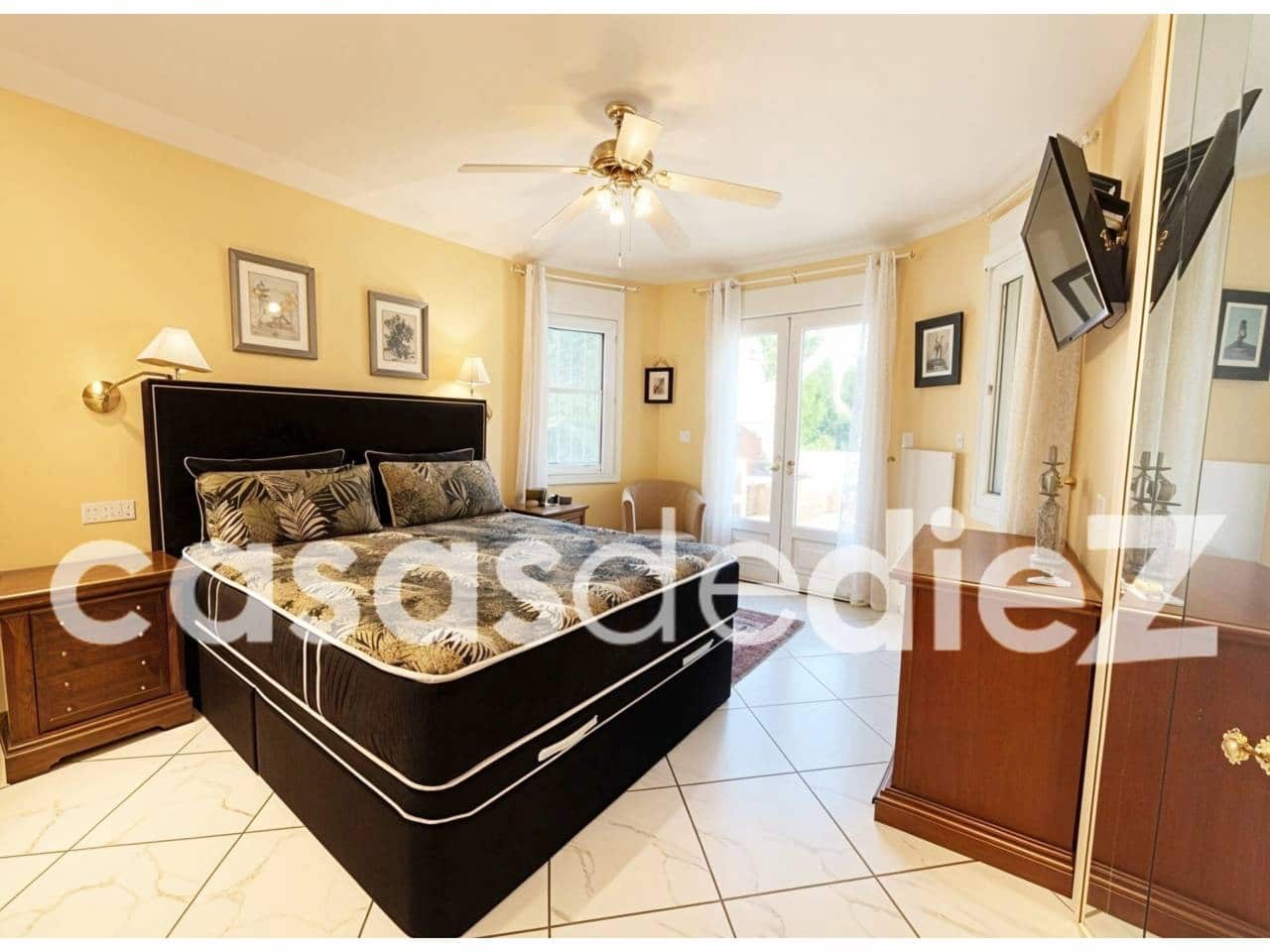 4 soverom Villa til salgs i Oliva Nova med svømmebasseng garasje - € 939 000 (Ref: 9425872)