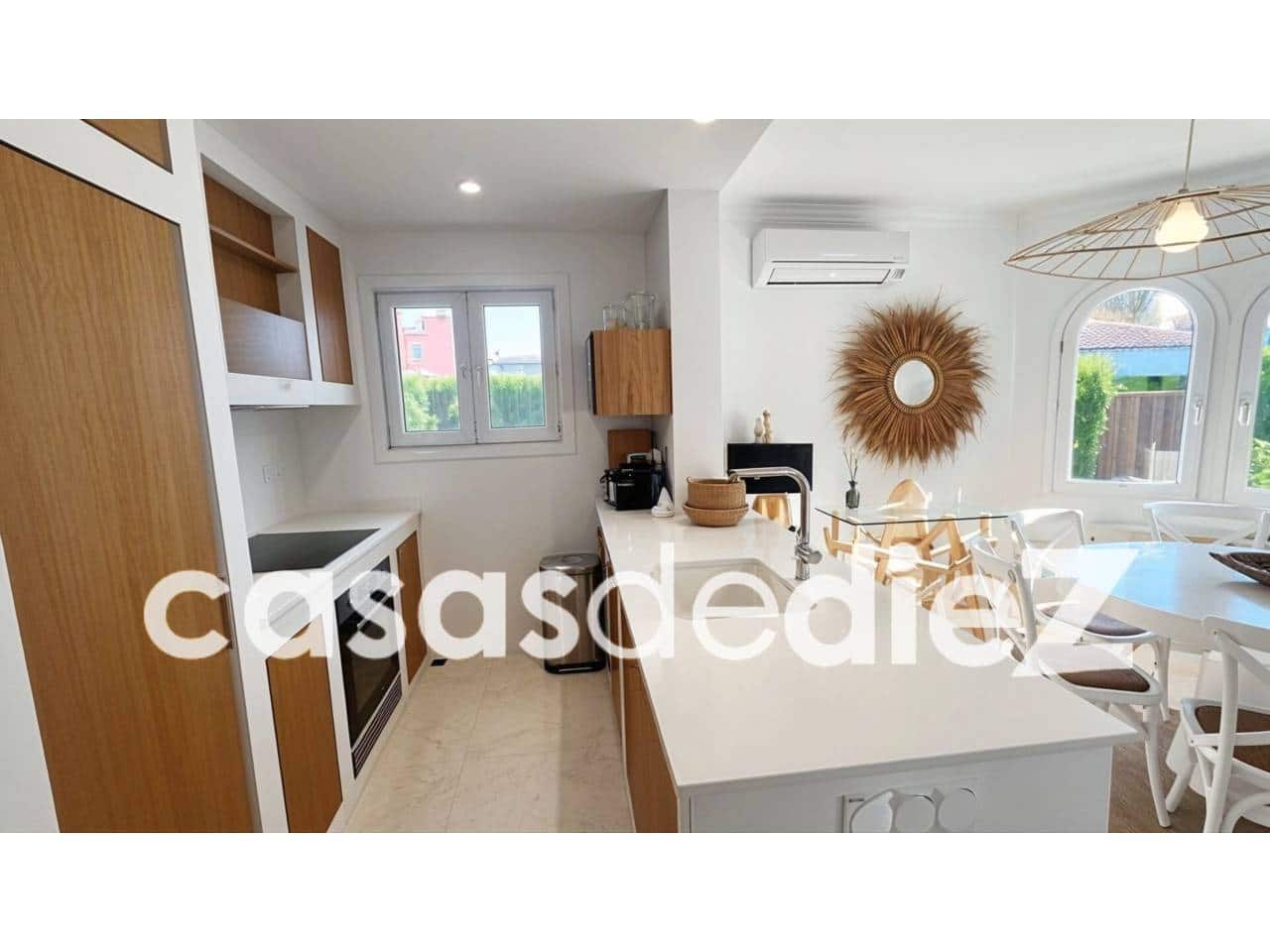 4 bedroom Villa for sale in Oliva Nova with pool garage - € 599,500 (Ref: 9425873)