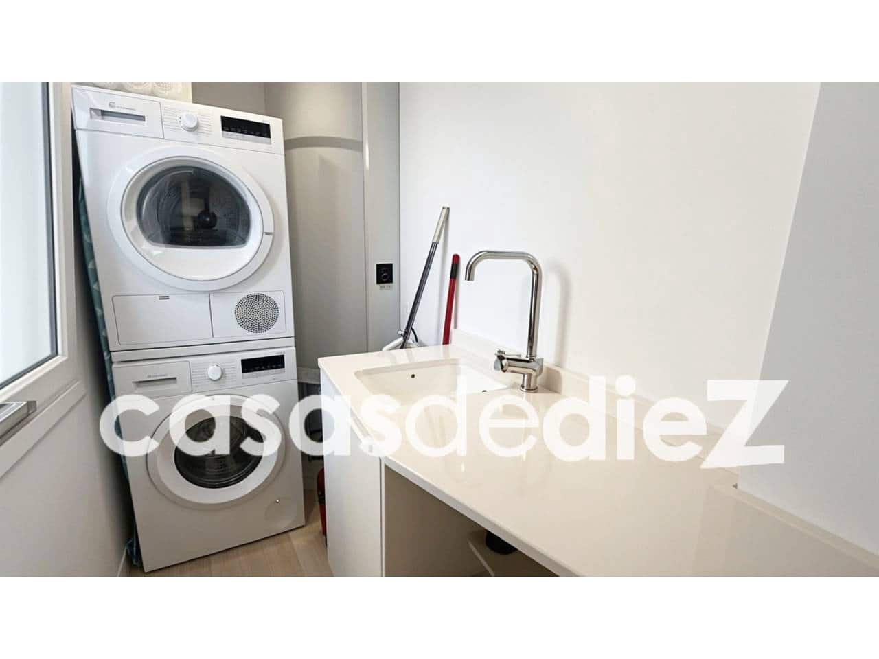 4 bedroom Villa for sale in Oliva Nova with pool garage - € 599,500 (Ref: 9425873)