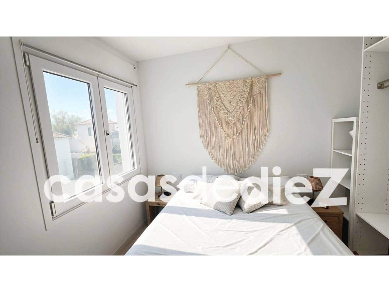 4 bedroom Villa for sale in Oliva Nova with pool garage - € 599,500 (Ref: 9425873)