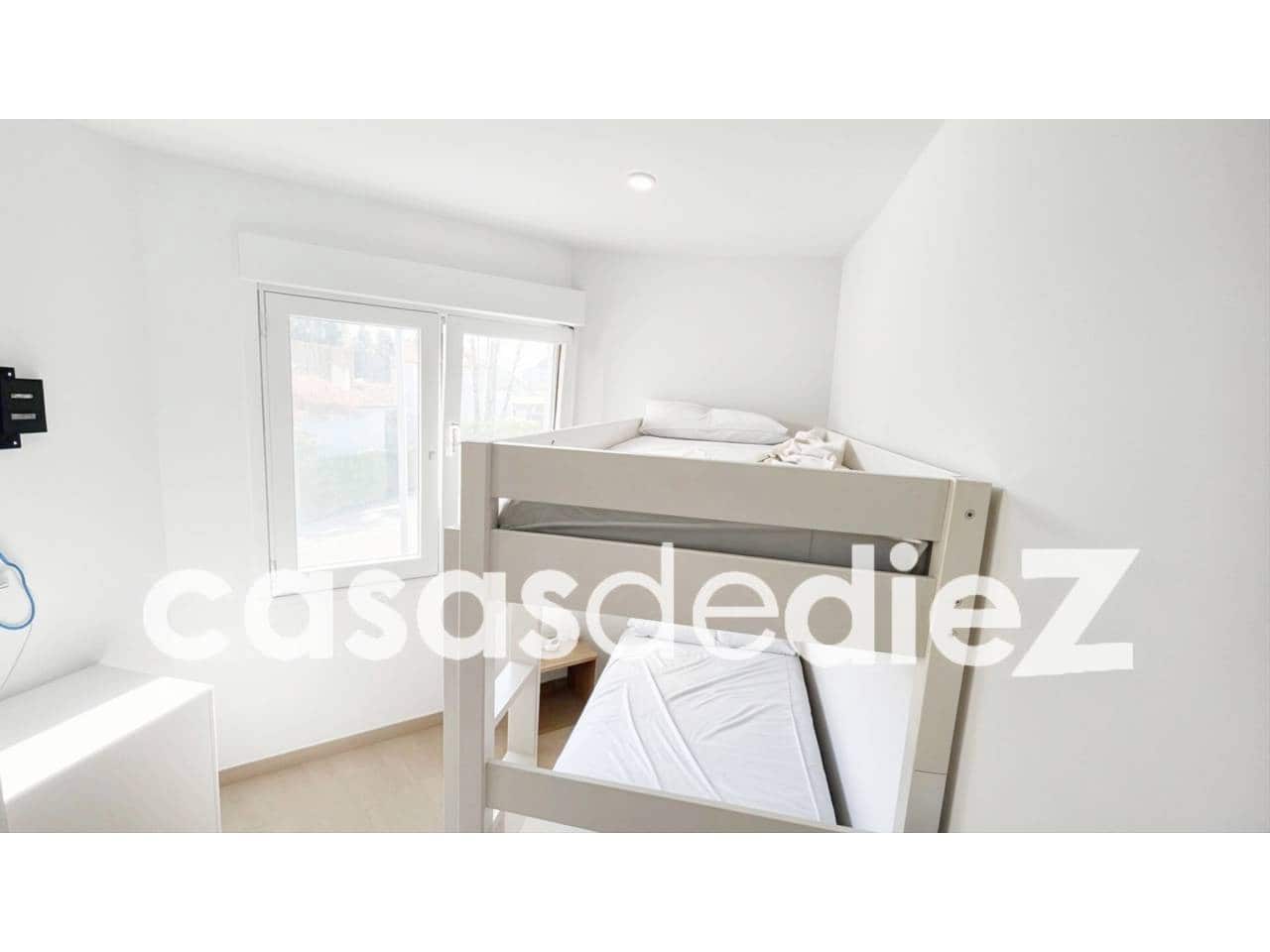 4 bedroom Villa for sale in Oliva Nova with pool garage - € 599,500 (Ref: 9425873)