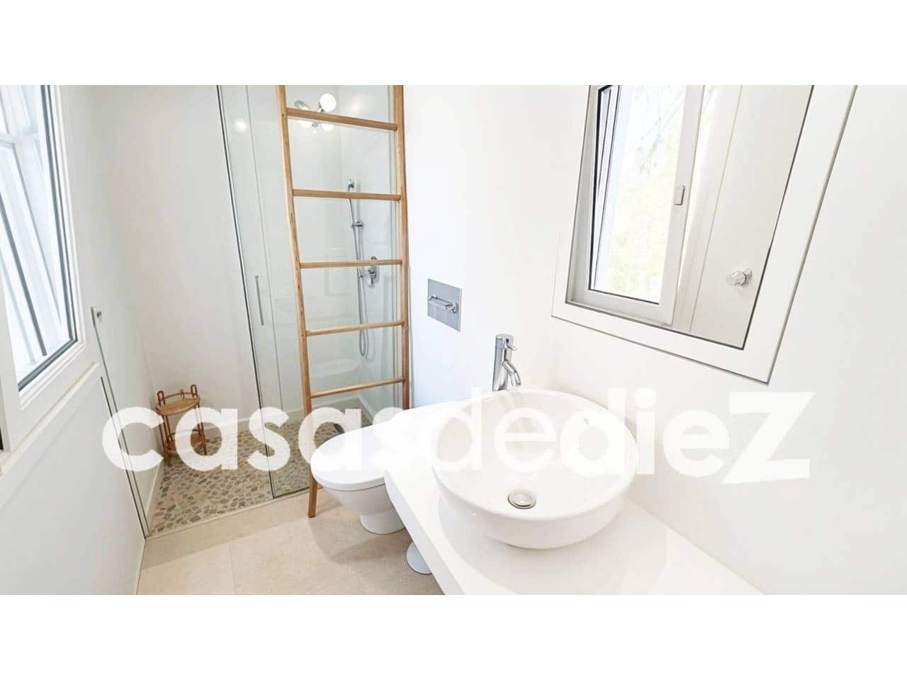 4 bedroom Villa for sale in Oliva Nova with pool garage - € 599,500 (Ref: 9425873)