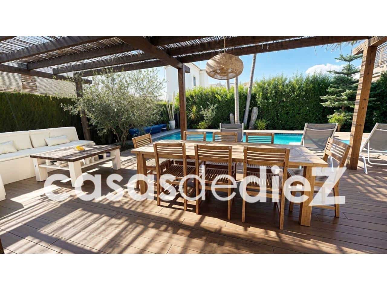 4 bedroom Villa for sale in Oliva Nova with pool garage - € 599,500 (Ref: 9425873)