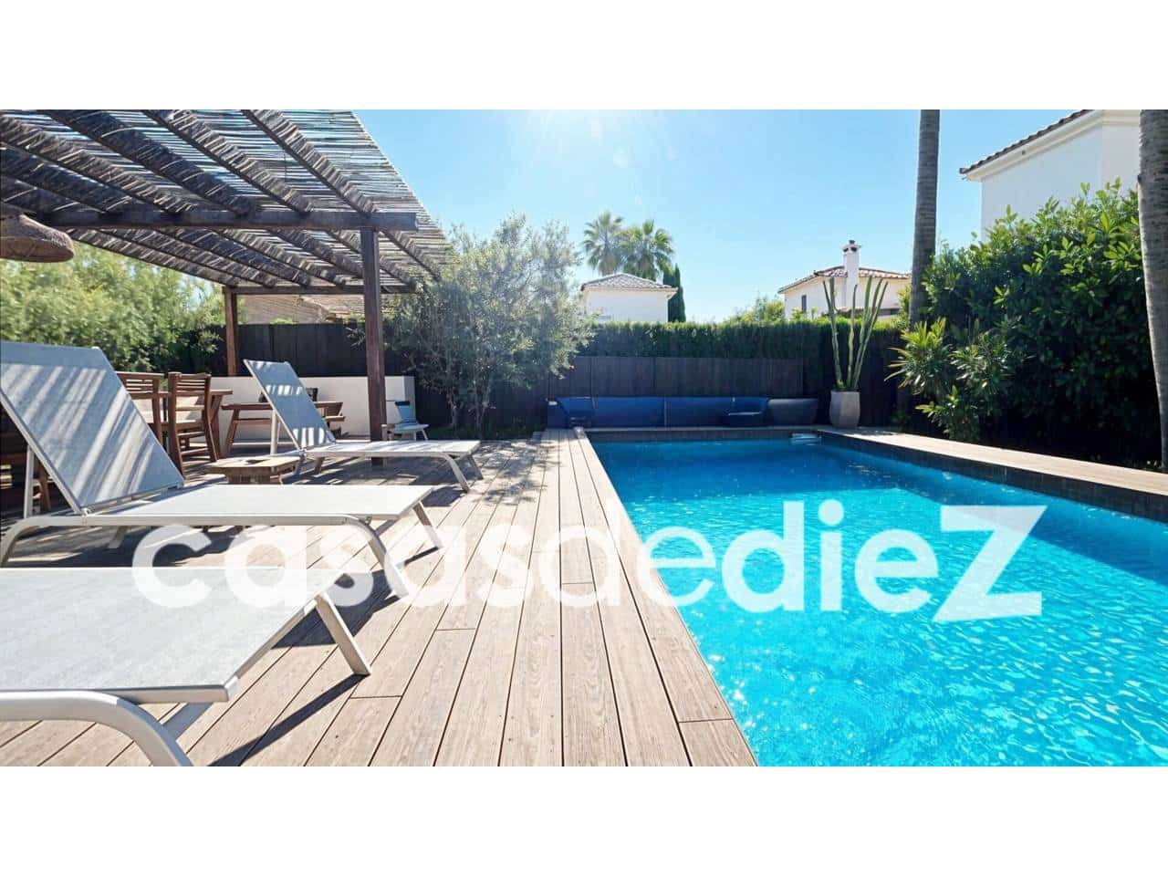 4 bedroom Villa for sale in Oliva Nova with pool garage - € 599,500 (Ref: 9425873)