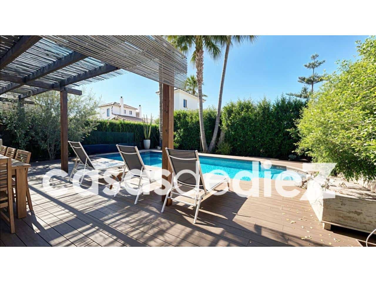 4 bedroom Villa for sale in Oliva Nova with pool garage - € 599,500 (Ref: 9425873)