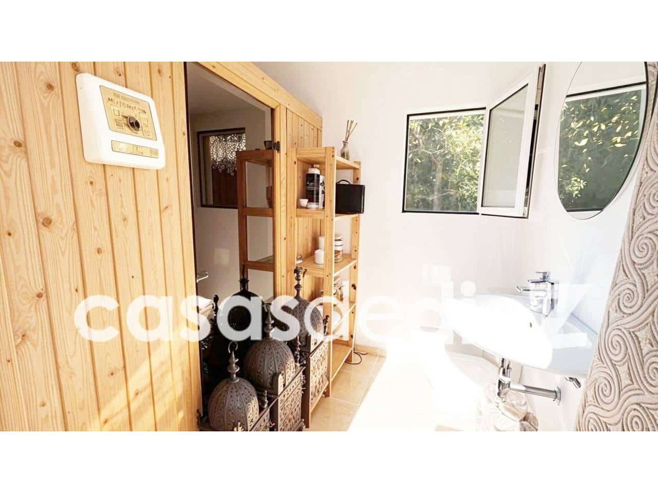 4 bedroom Villa for sale in Oliva Nova with pool garage - € 599,500 (Ref: 9425873)