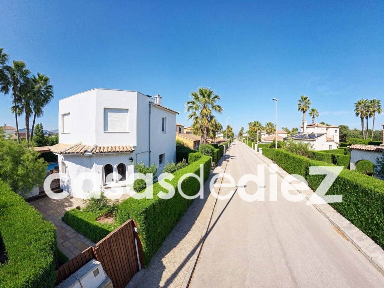 4 bedroom Villa for sale in Oliva Nova with pool garage - € 599,500 (Ref: 9425873)