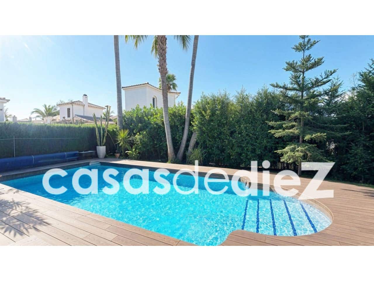 4 bedroom Villa for sale in Oliva Nova with pool garage - € 599,500 (Ref: 9425873)