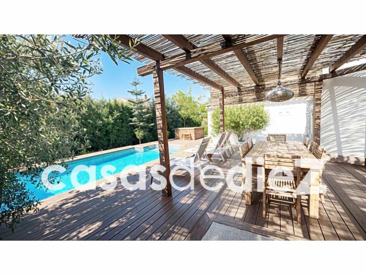 4 bedroom Villa for sale in Oliva Nova with pool garage - € 599,500 (Ref: 9425873)