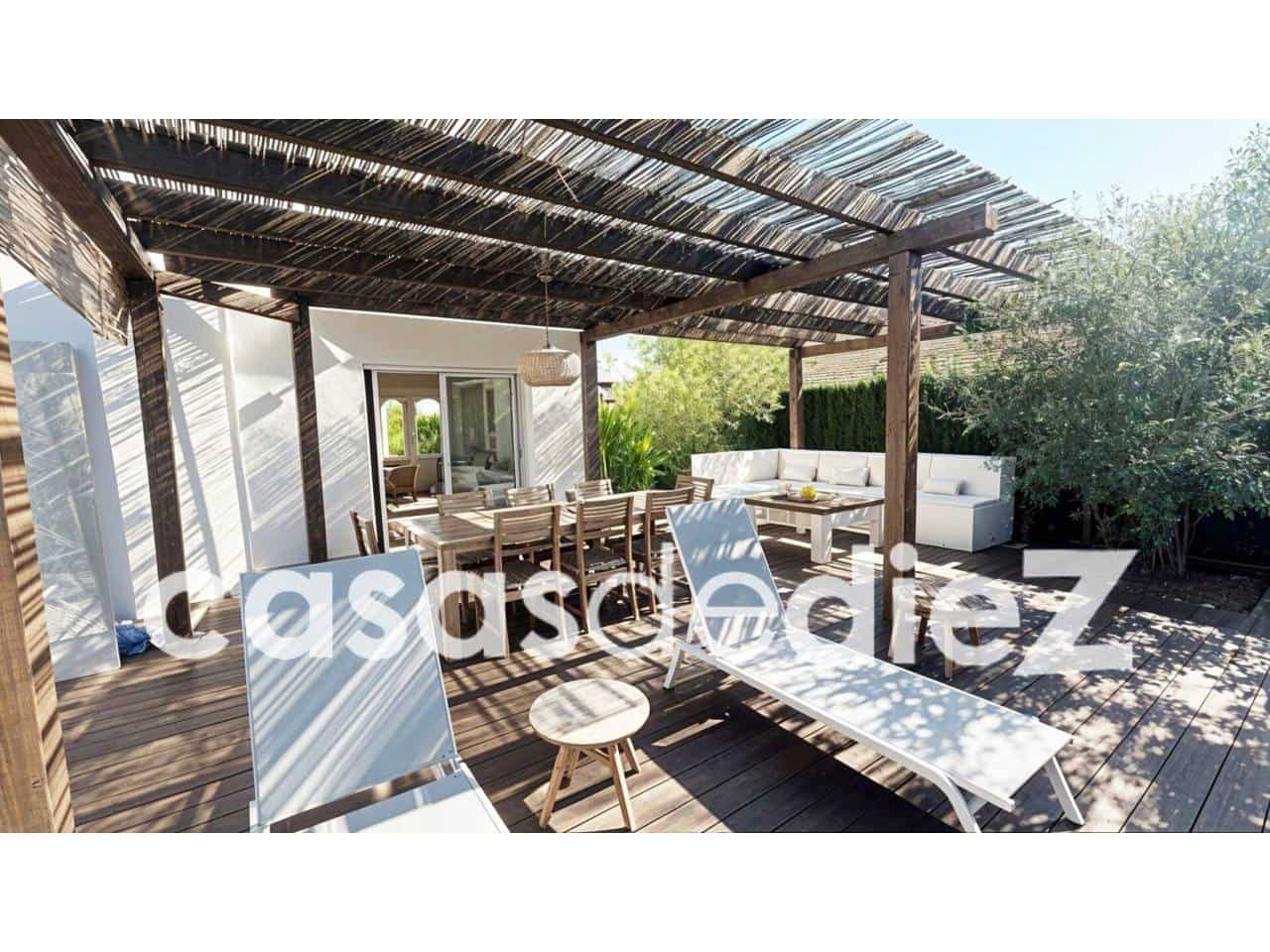 4 bedroom Villa for sale in Oliva Nova with pool garage - € 599,500 (Ref: 9425873)