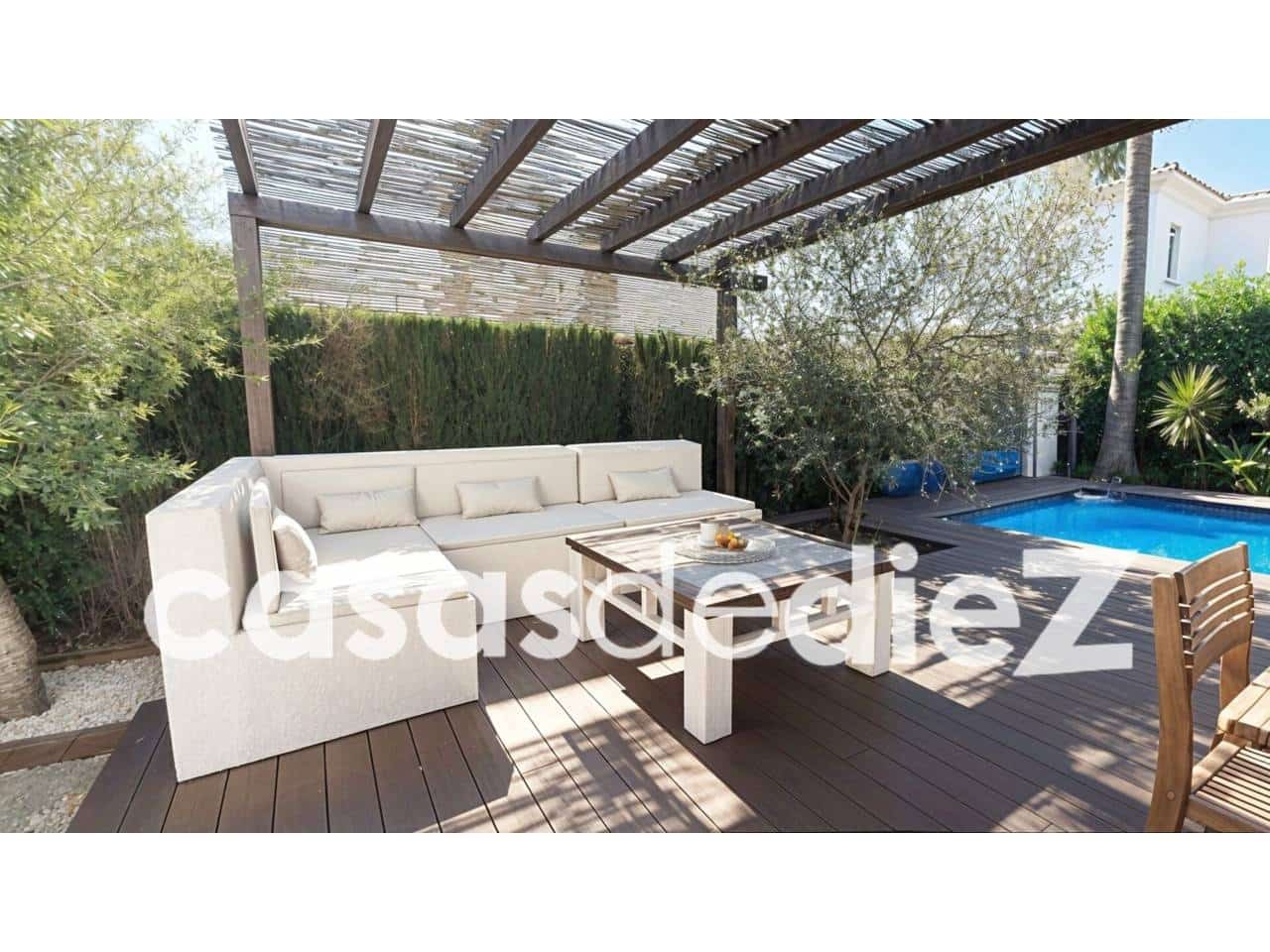 4 bedroom Villa for sale in Oliva Nova with pool garage - € 599,500 (Ref: 9425873)