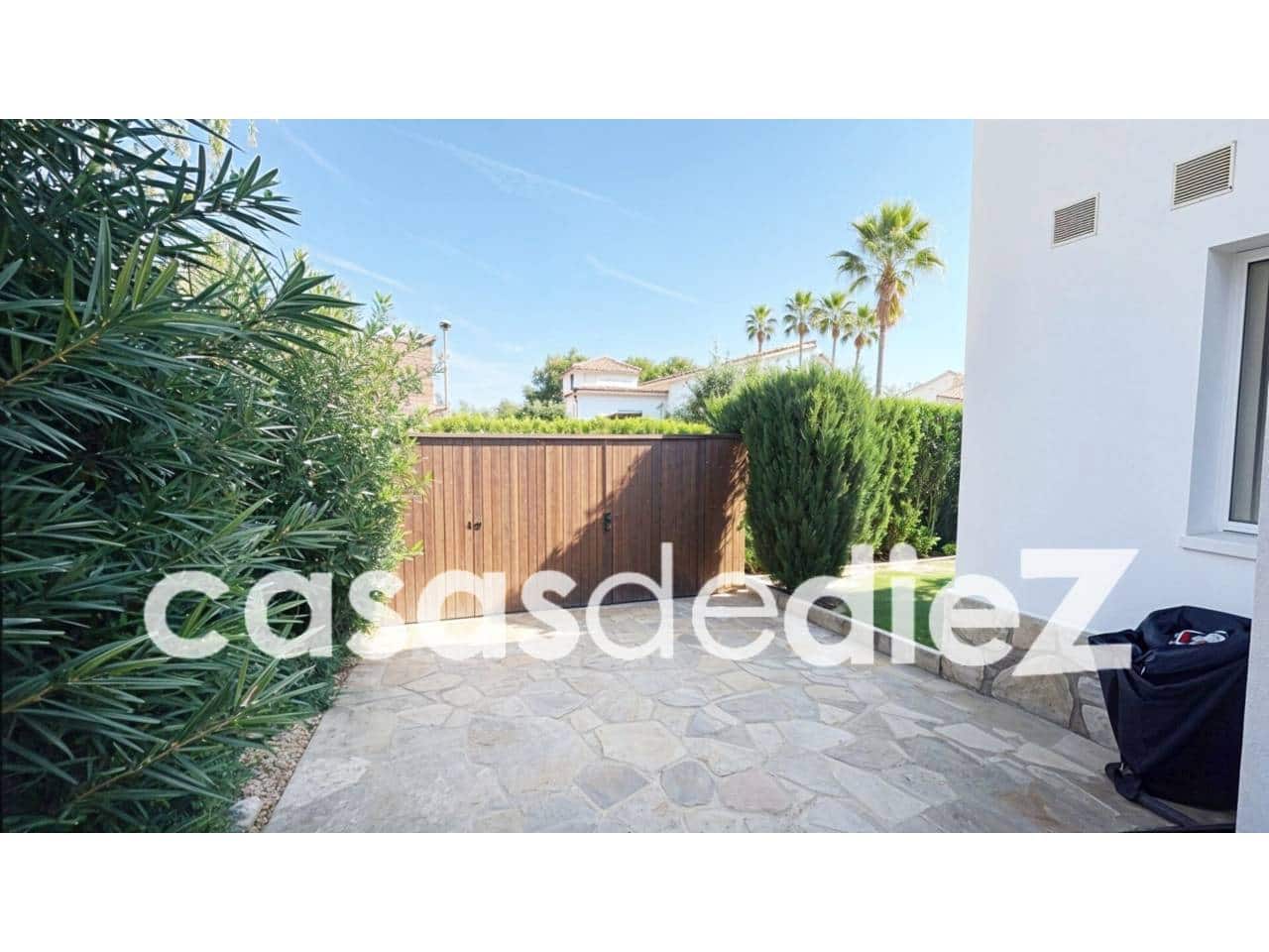 4 bedroom Villa for sale in Oliva Nova with pool garage - € 599,500 (Ref: 9425873)