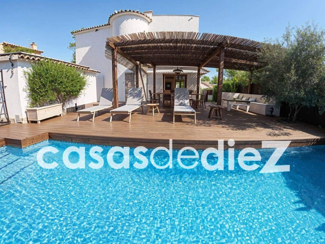 4 bedroom Villa for sale in Oliva Nova with pool garage - € 599,500 (Ref: 9425873)