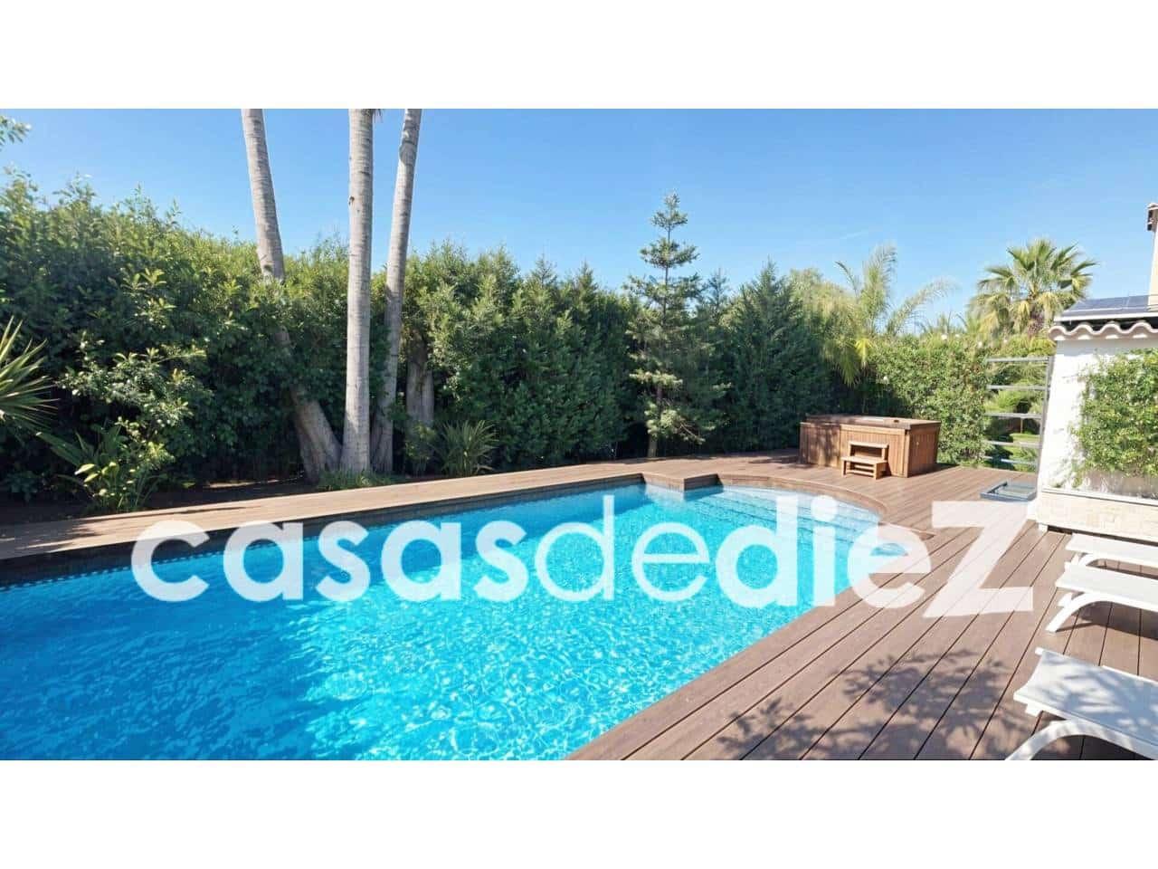 4 bedroom Villa for sale in Oliva Nova with pool garage - € 599,500 (Ref: 9425873)