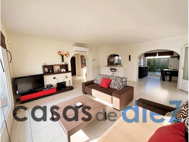 3 quarto Moradia para venda em Oliva Nova, Oliva com piscina - 950 000 € (Ref: 9425874)