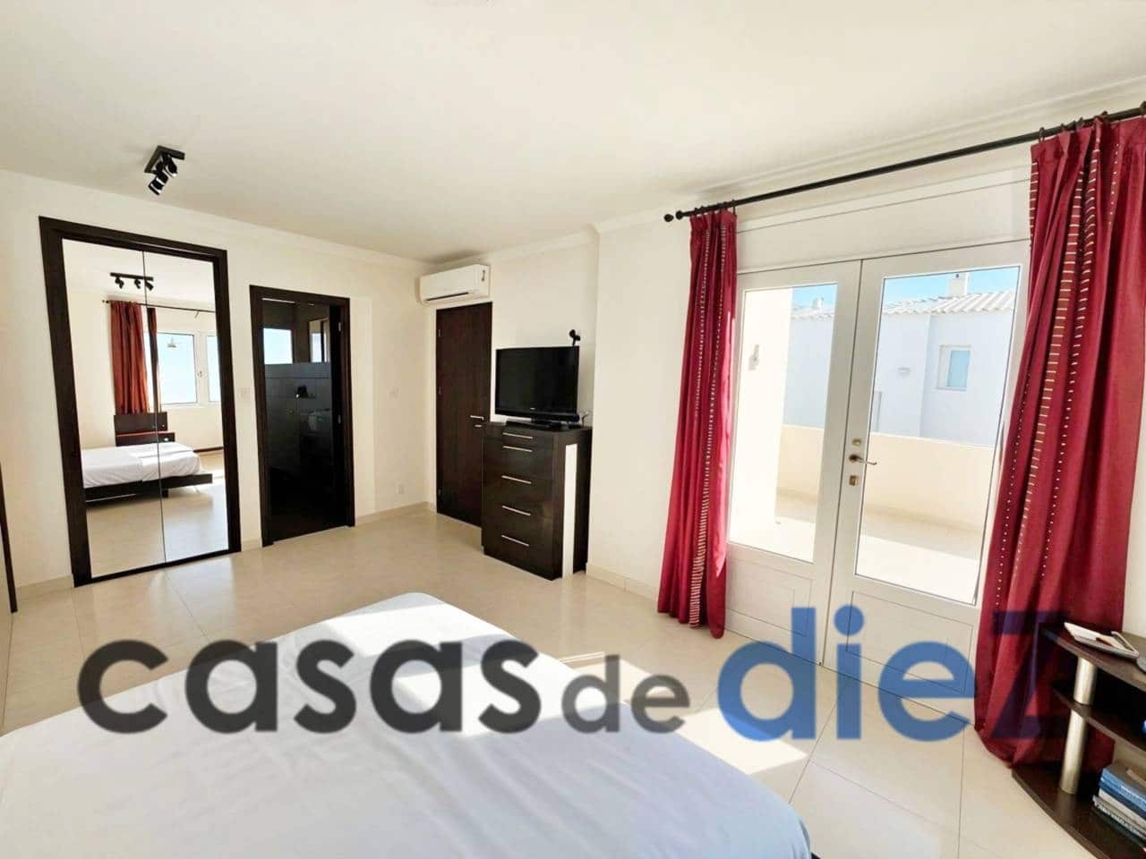 3 soverom Villa til salgs i Oliva Nova med svømmebasseng - € 950 000 (Ref: 9425874)