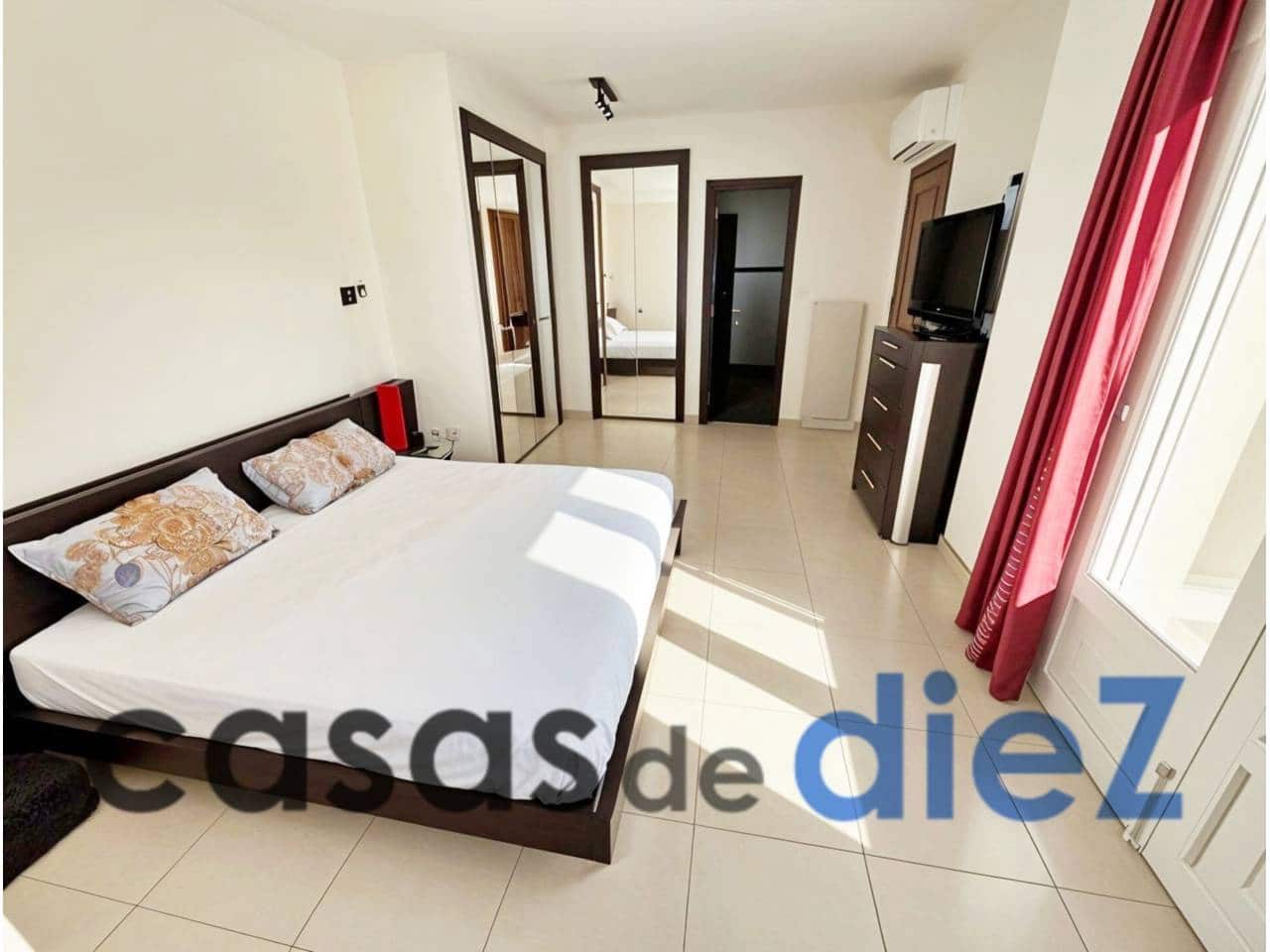 3 soverom Villa til salgs i Oliva Nova med svømmebasseng - € 950 000 (Ref: 9425874)