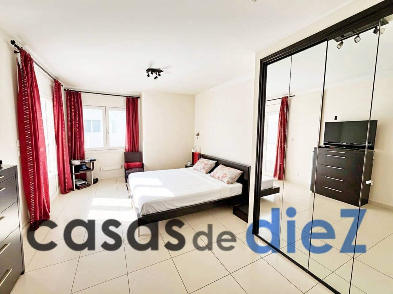 3 soverom Villa til salgs i Oliva Nova med svømmebasseng - € 950 000 (Ref: 9425874)