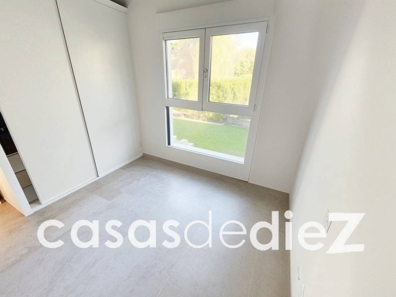 3 bedroom Apartment for sale in Oliva Nova with pool garage - € 340,000 (Ref: 9425875)