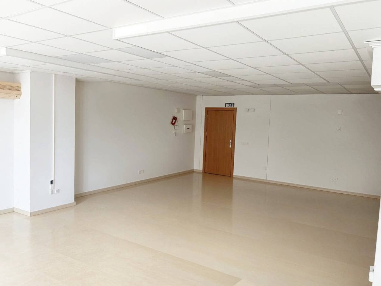 Commercieel te huur in Oliva - € 525 (Ref: 9470227)