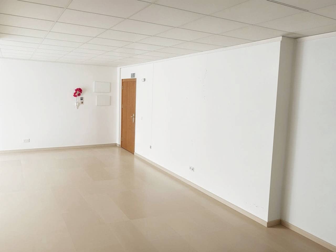 Commercieel te huur in Oliva - € 525 (Ref: 9470227)