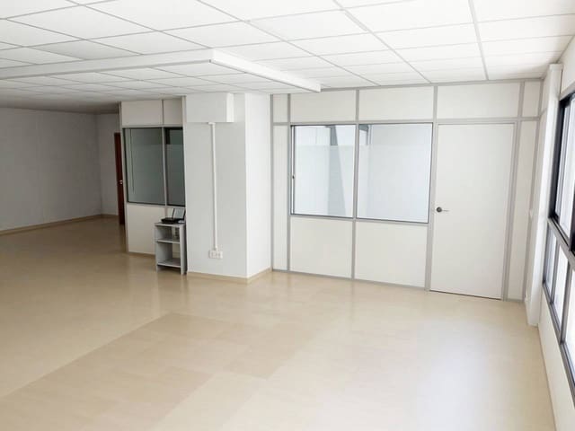 Local Commercial à louer à Oliva - 525 € (Ref: 9470227)