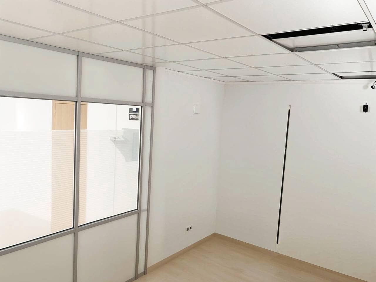 Commercieel te huur in Oliva - € 525 (Ref: 9470227)