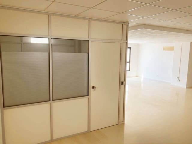 Local Commercial à louer à Oliva - 525 € (Ref: 9470227)