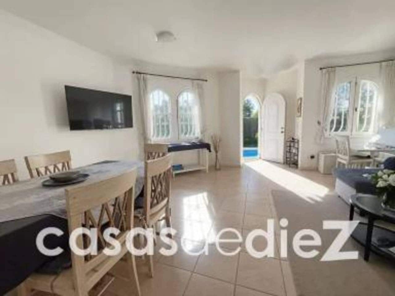 3 soveværelse Villa til salg i Oliva Nova med swimmingpool - € 495.000 (Ref: 9614563)