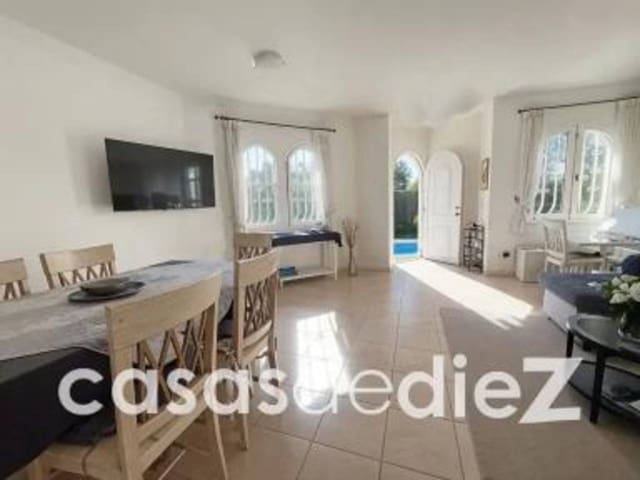 3 soveværelse Villa til salg i Oliva Nova, Oliva med swimmingpool - € 495.000 (Ref: 9614563)