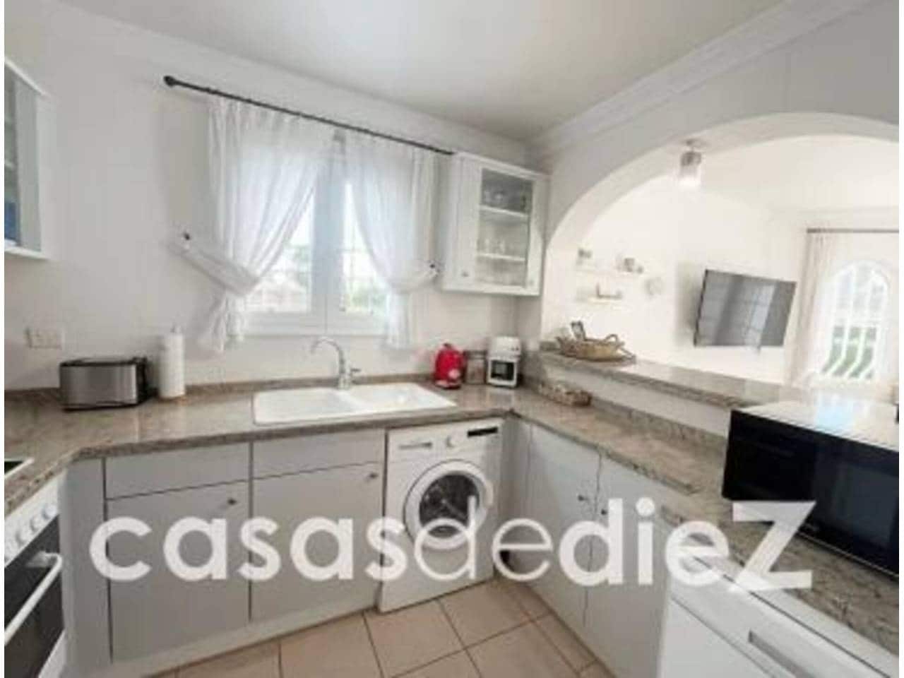 3 soveværelse Villa til salg i Oliva Nova med swimmingpool - € 495.000 (Ref: 9614563)