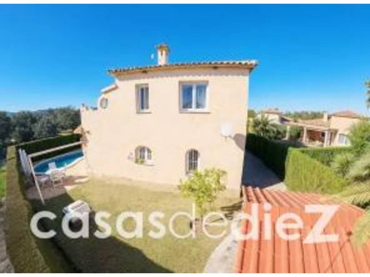 3 soveværelse Villa til salg i Oliva Nova med swimmingpool - € 495.000 (Ref: 9614563)