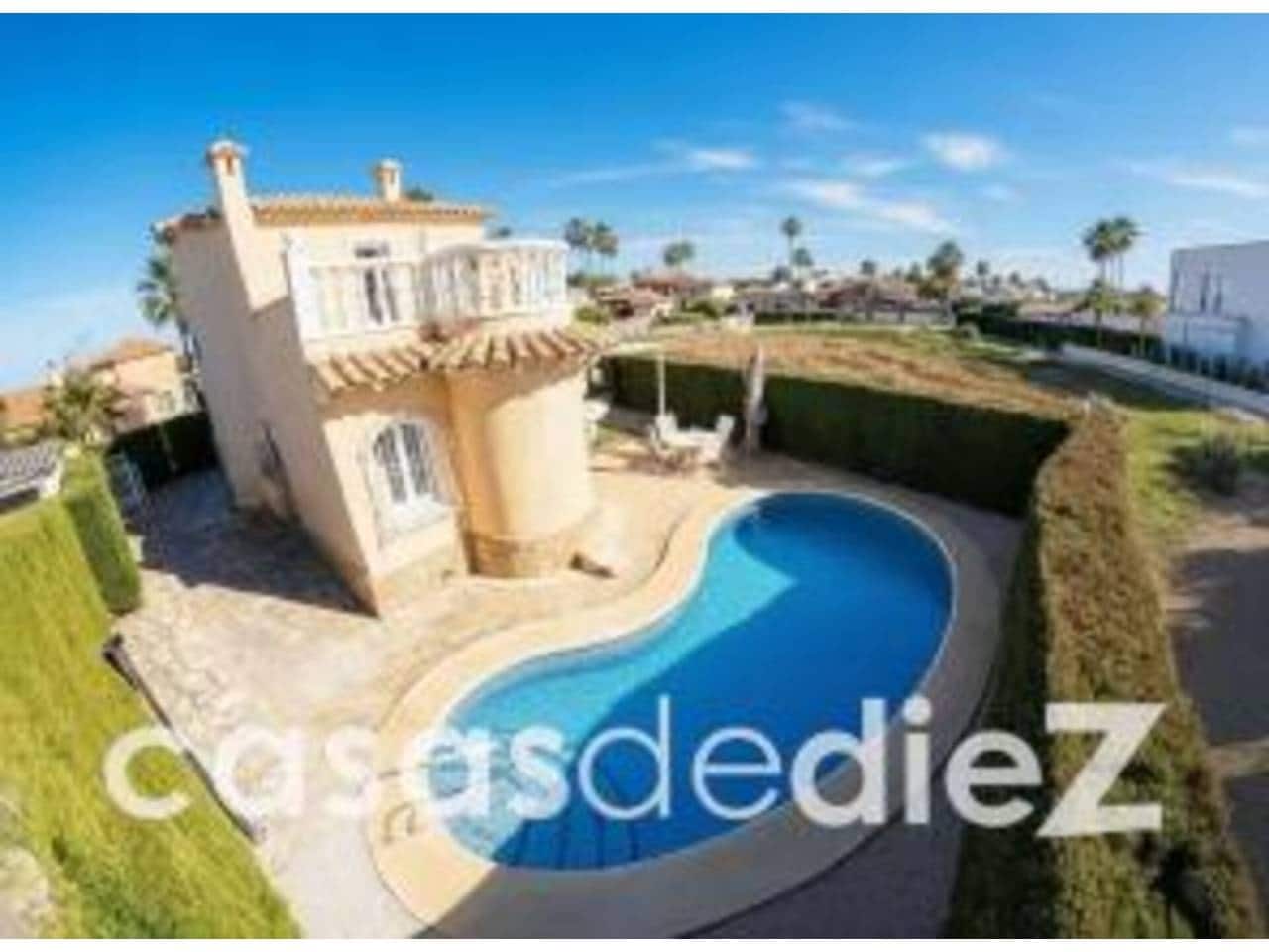 3 soveværelse Villa til salg i Oliva Nova med swimmingpool - € 495.000 (Ref: 9614563)