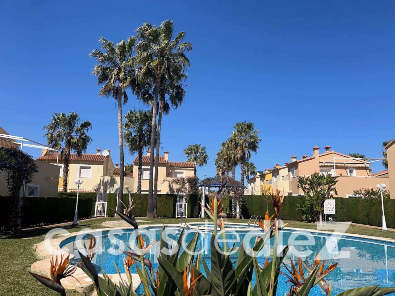 2 sovrum Radhus till salu i Oliva Nova med pool - 228 500 € (Ref: 9689914)