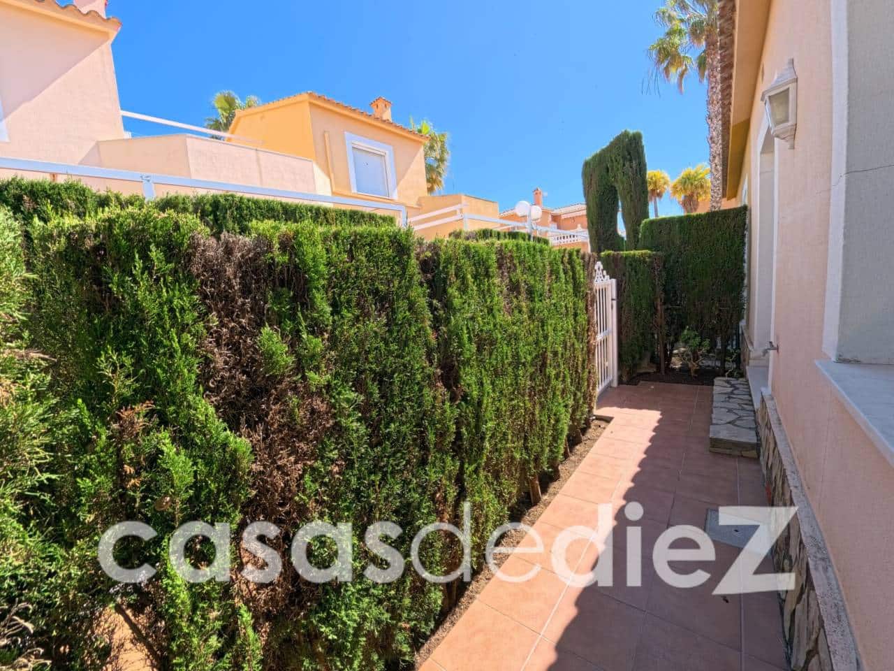 2 sovrum Radhus till salu i Oliva Nova med pool - 228 500 € (Ref: 9689914)