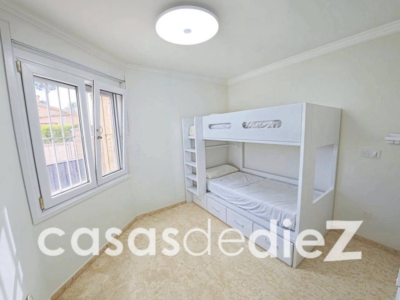 Chalet de 3 habitaciones en Oliva Nova en venta con piscina - 640.000 € (Ref: 9714367)