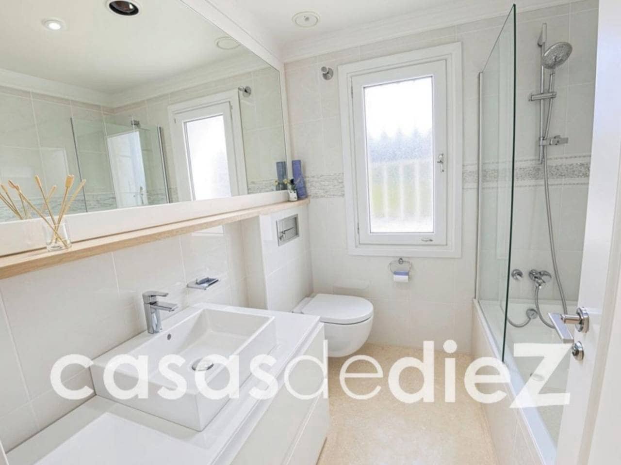 Chalet de 3 habitaciones en Oliva Nova en venta con piscina - 640.000 € (Ref: 9714367)