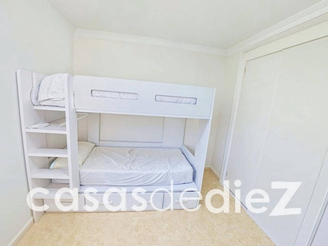 Chalet de 3 habitaciones en Oliva Nova en venta con piscina - 640.000 € (Ref: 9714367)