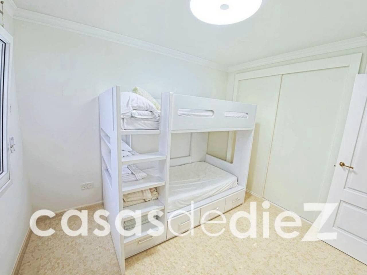 Chalet de 3 habitaciones en Oliva Nova en venta con piscina - 640.000 € (Ref: 9714367)