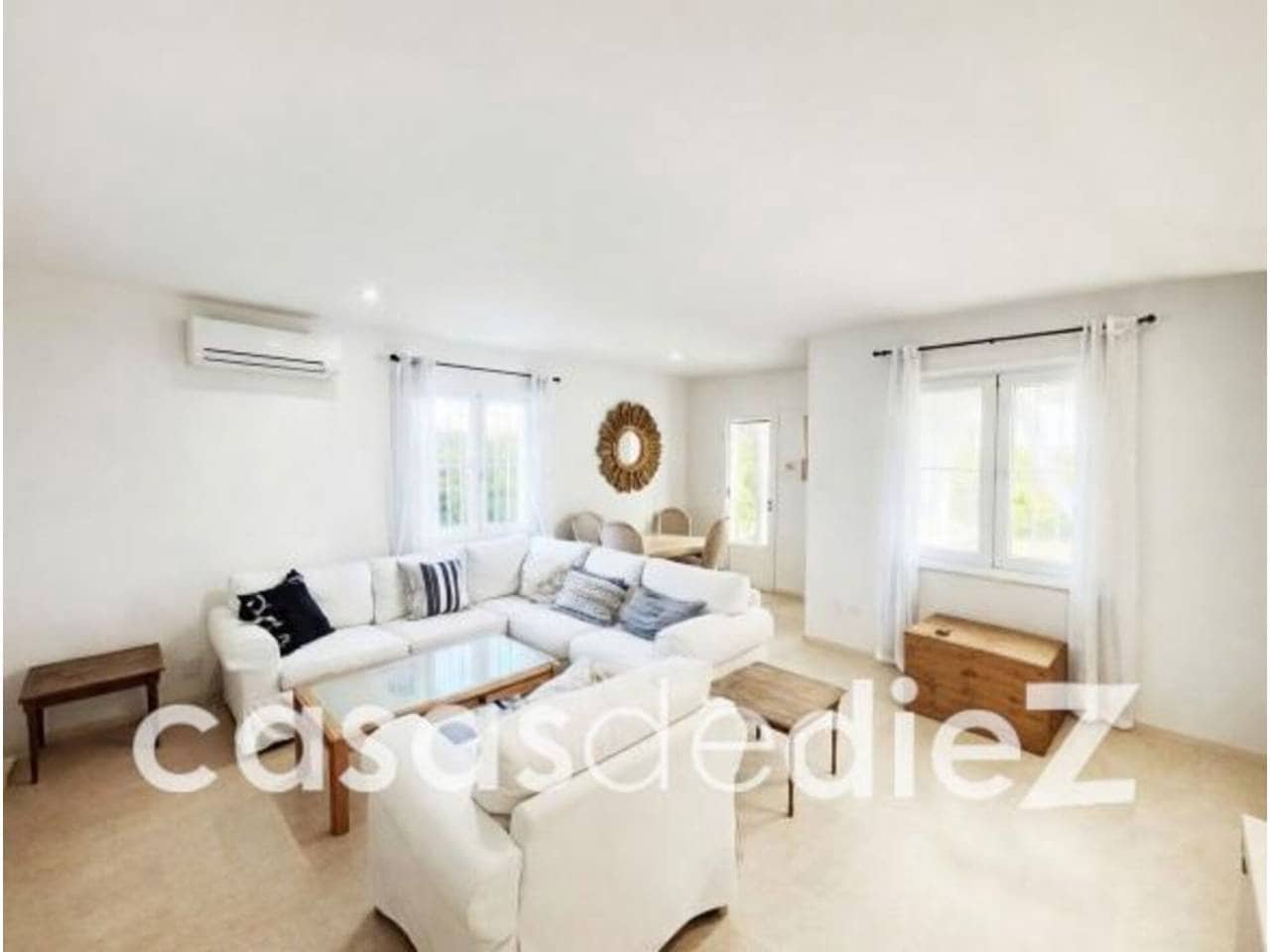 Chalet de 3 habitaciones en Oliva Nova en venta con piscina - 640.000 € (Ref: 9714367)