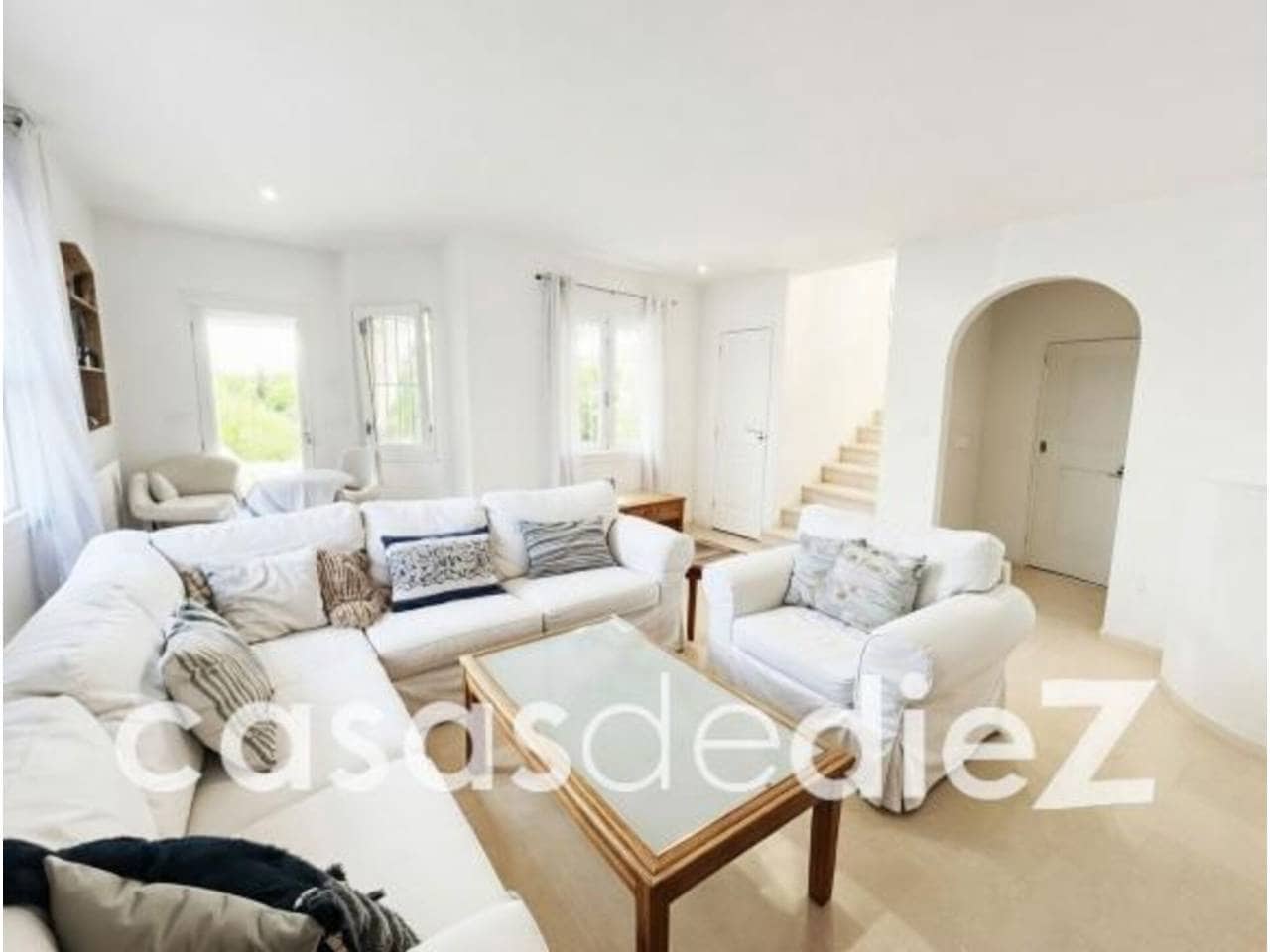 Chalet de 3 habitaciones en Oliva Nova en venta con piscina - 640.000 € (Ref: 9714367)