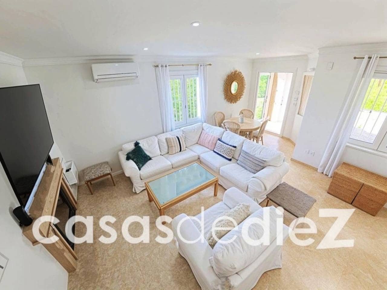 Chalet de 3 habitaciones en Oliva Nova en venta con piscina - 640.000 € (Ref: 9714367)