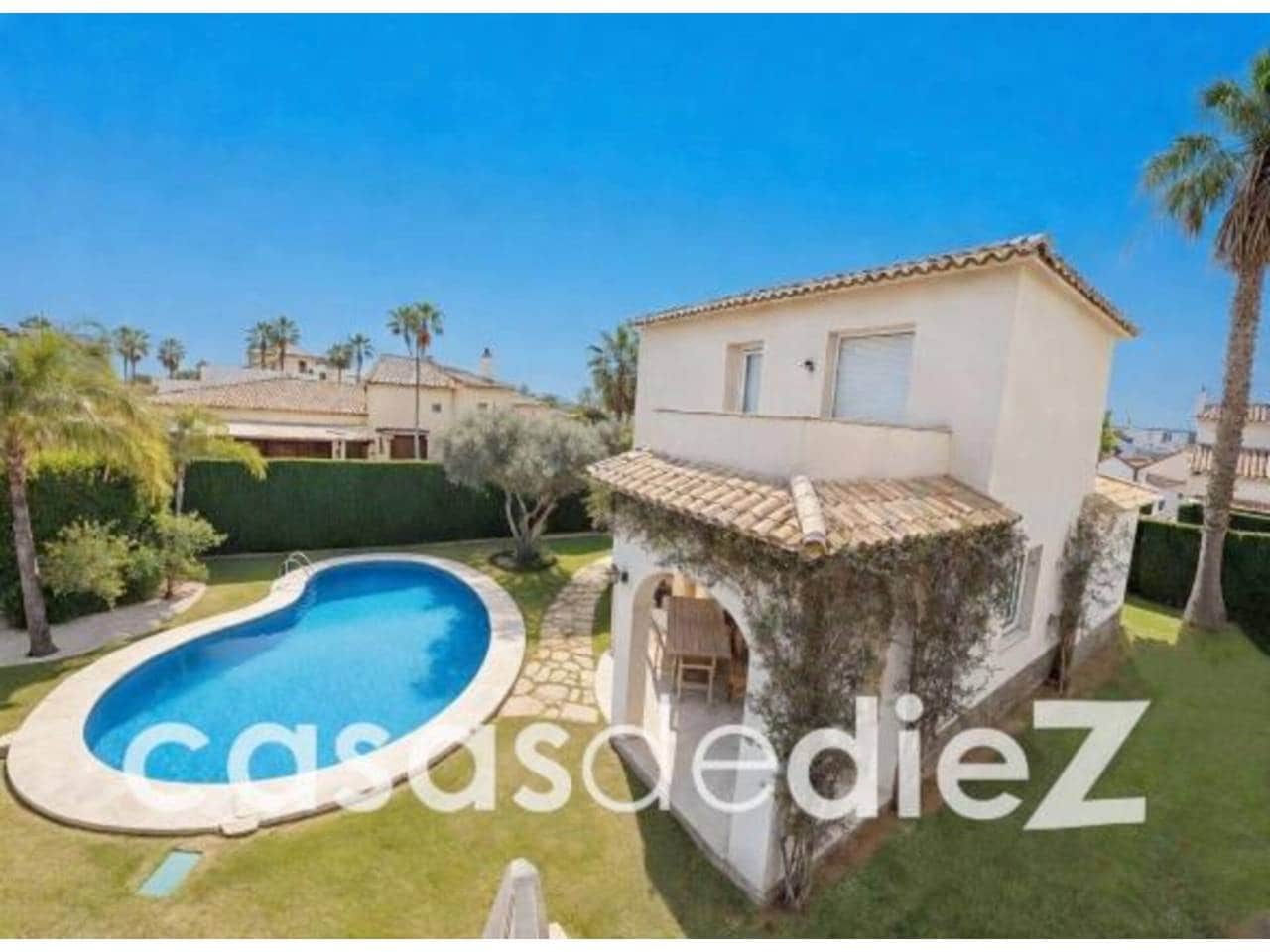 Chalet de 3 habitaciones en Oliva Nova en venta con piscina - 640.000 € (Ref: 9714367)