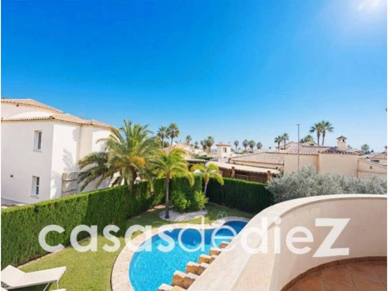 Chalet de 3 habitaciones en Oliva Nova en venta con piscina - 640.000 € (Ref: 9714367)