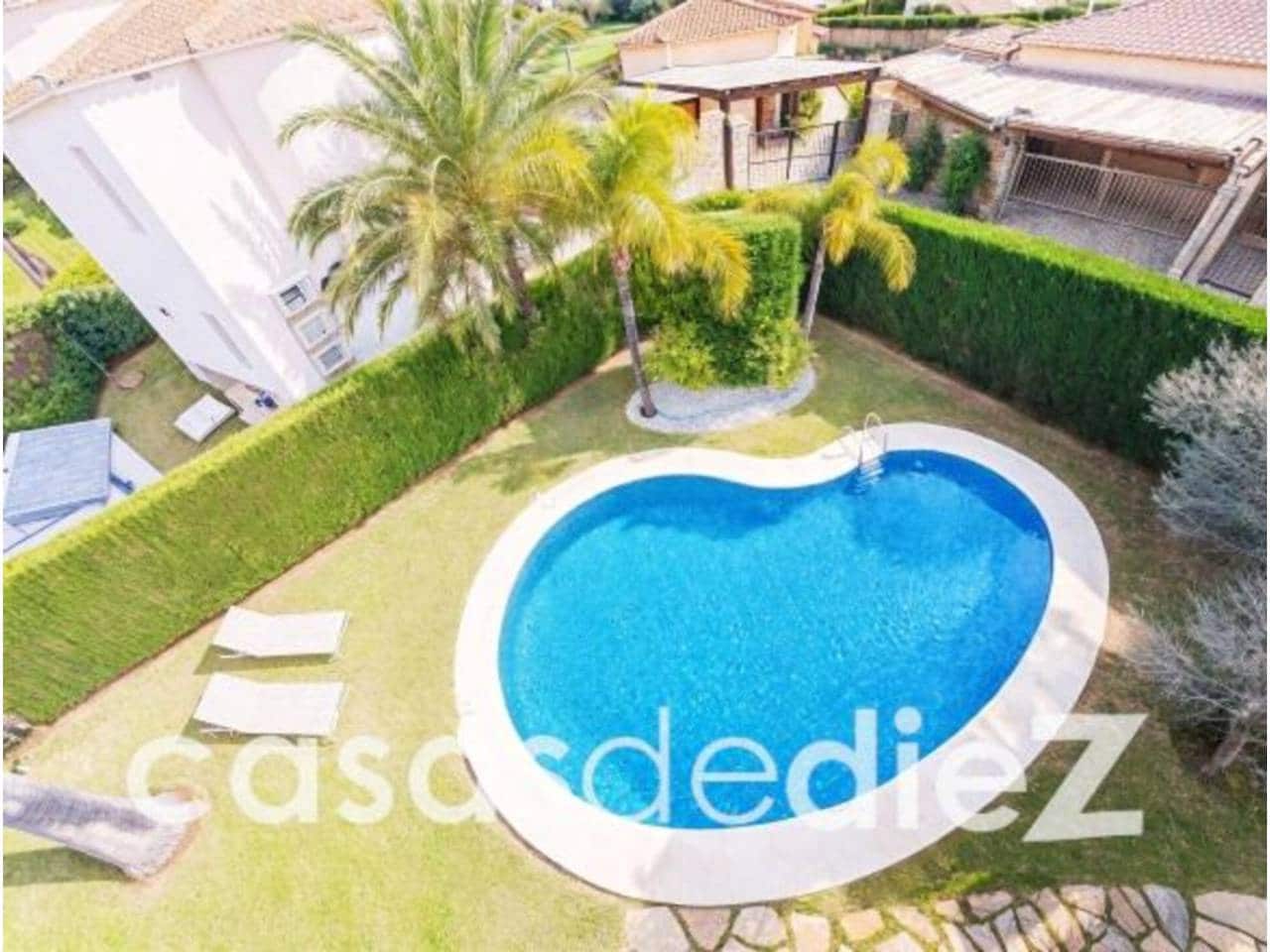 Chalet de 3 habitaciones en Oliva Nova en venta con piscina - 640.000 € (Ref: 9714367)