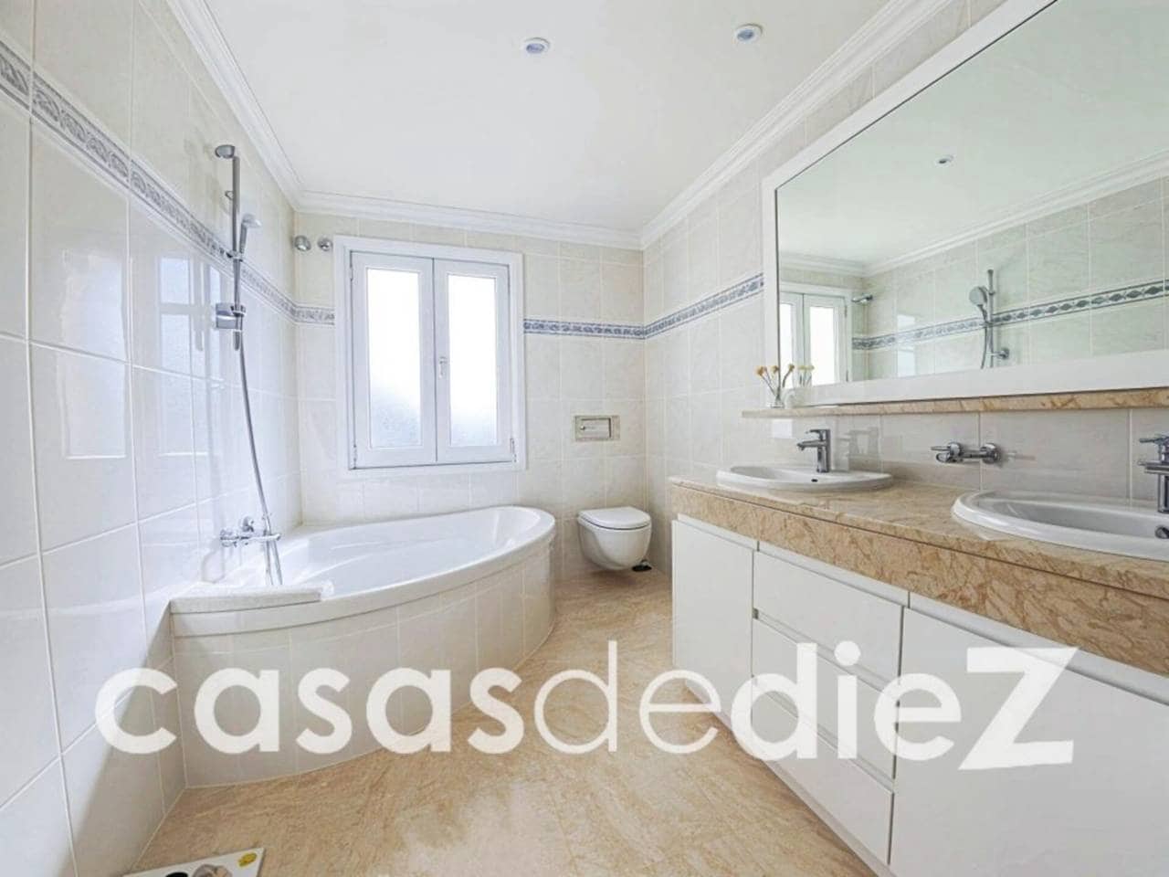 Chalet de 3 habitaciones en Oliva Nova en venta con piscina - 640.000 € (Ref: 9714367)