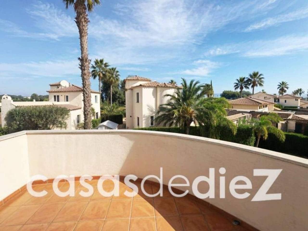 Chalet de 3 habitaciones en Oliva Nova en venta con piscina - 640.000 € (Ref: 9714367)