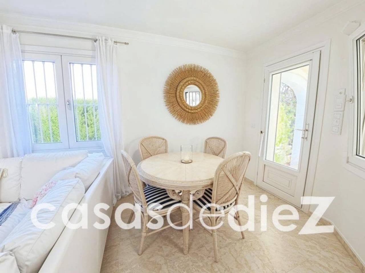 Chalet de 3 habitaciones en Oliva Nova en venta con piscina - 640.000 € (Ref: 9714367)