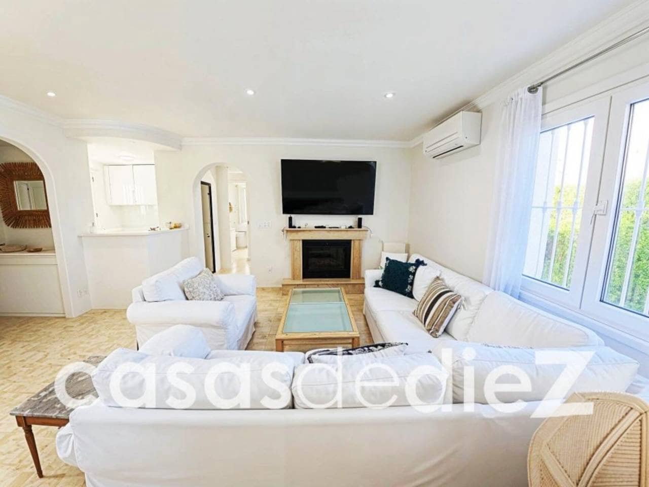 Chalet de 3 habitaciones en Oliva Nova en venta con piscina - 640.000 € (Ref: 9714367)