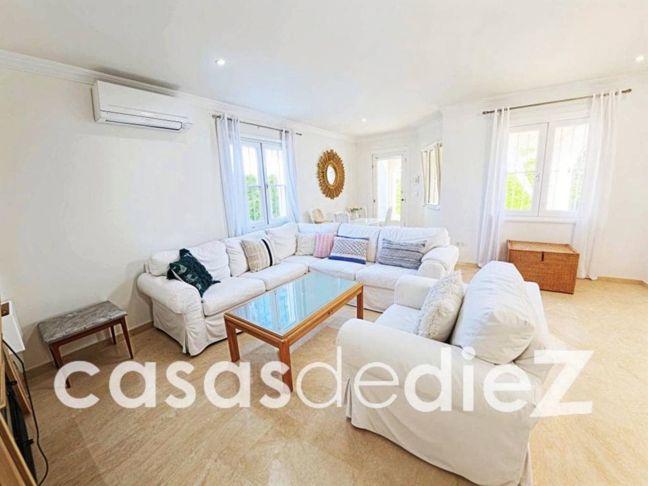 Chalet de 3 habitaciones en Oliva Nova en venta con piscina - 640.000 € (Ref: 9714367)